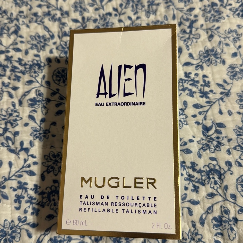 Alien perfume